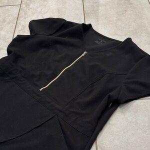 ✨ Jaanuu Scrub Top – Classic Black | Size Medium ✨